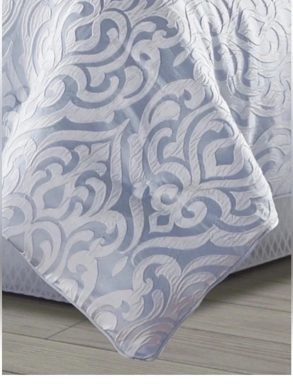 J. Queen New York Malita Comforter Set NWT Sz QUEEN